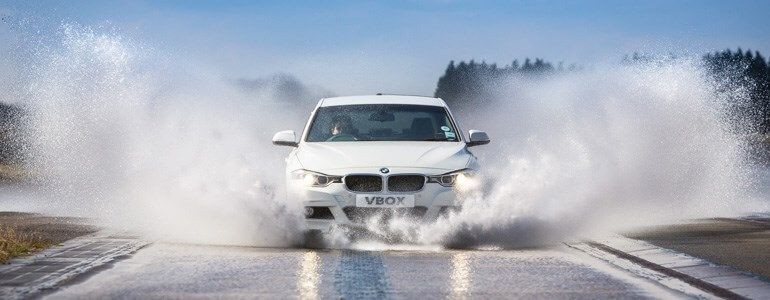 Consigli per guidare in sicurezza in caso di pioggia. 