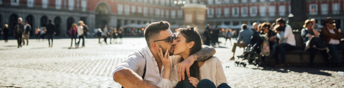couple kiss each other Madrid