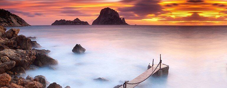 atardecer ibiza coche de alquiler