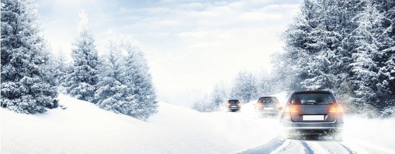Fit the snow chains on your car tires