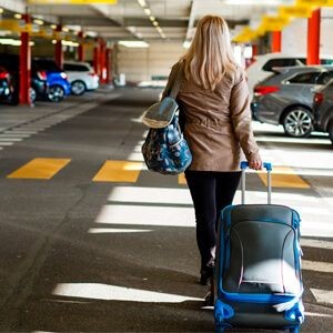 1. GEHEN SIE DIREKT ZUM SMARTKEY-PARKPLATZBEREICH